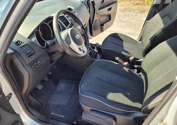 Kia Venga cena 17900 przebieg: 199000, rok produkcji 2010 z Hrubieszów małe 121